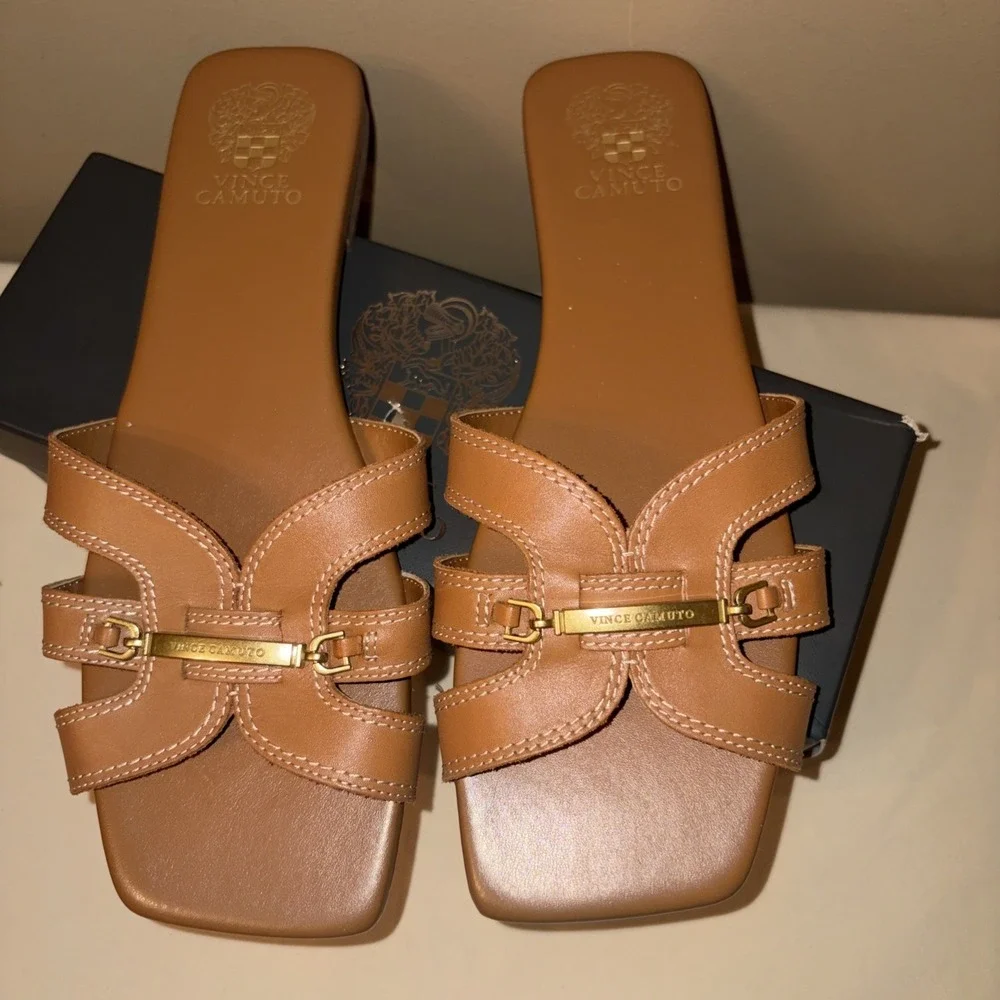 NIB Vince Camuto Arisha Sandals 11 M Brown Leather Slip-On Square Toe Flat Logo